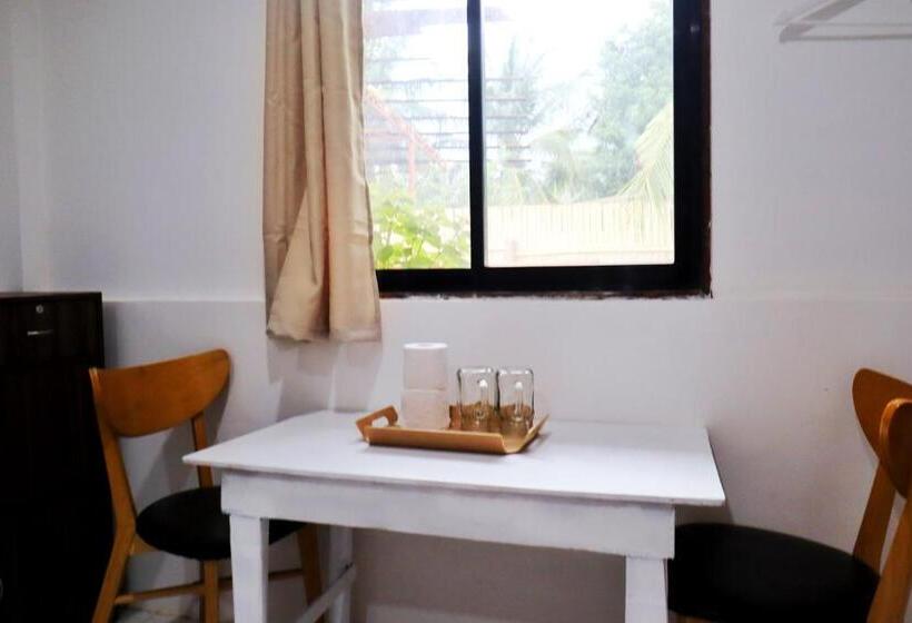 اتاق استاندارد سه تخته با بالکن, Ocean Breeze Hostel By Daily Sweet