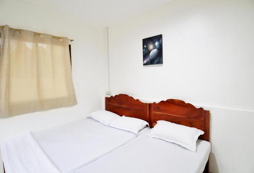 اتاق استاندارد سه تخته با بالکن, Ocean Breeze Hostel By Daily Sweet