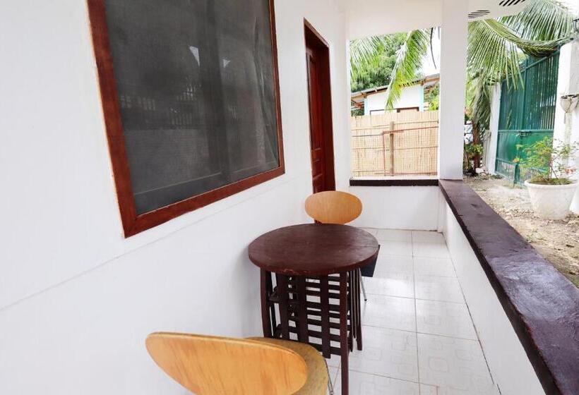 اتاق استاندارد سه تخته با بالکن, Ocean Breeze Hostel By Daily Sweet