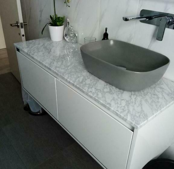 Номер Deluxe, Two Rooms With One Queen Size Bed In Each Room One Bathroom For The Two Rooms