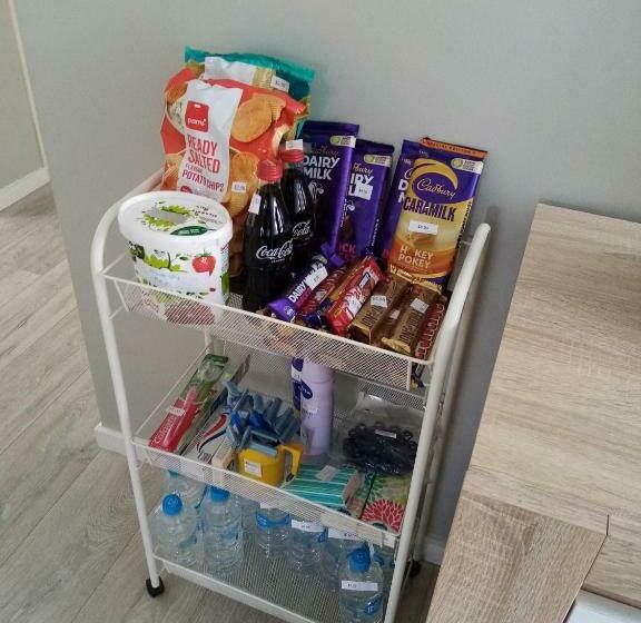 豪华房间, Two Rooms With One Queen Size Bed In Each Room One Bathroom For The Two Rooms