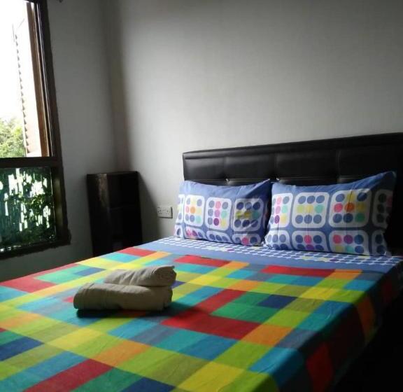 اتاق استاندارد با سرویس بهداشتی مشترک, Karim Guest House