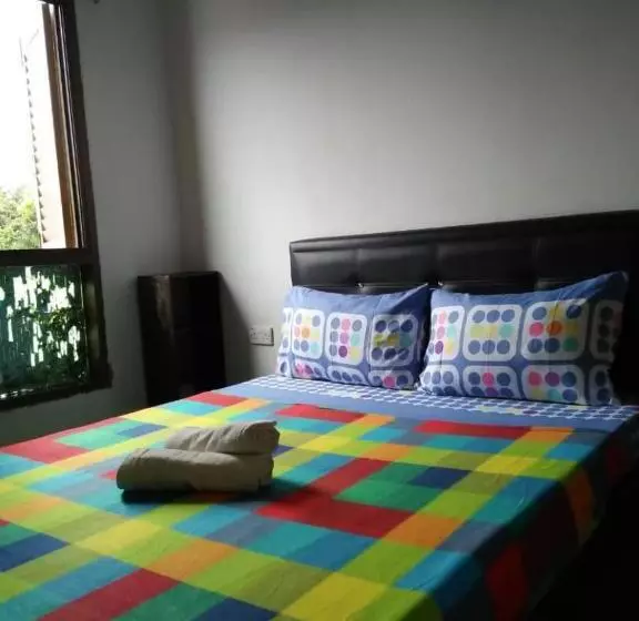 اتاق استاندارد با سرویس بهداشتی مشترک, Karim Guest House