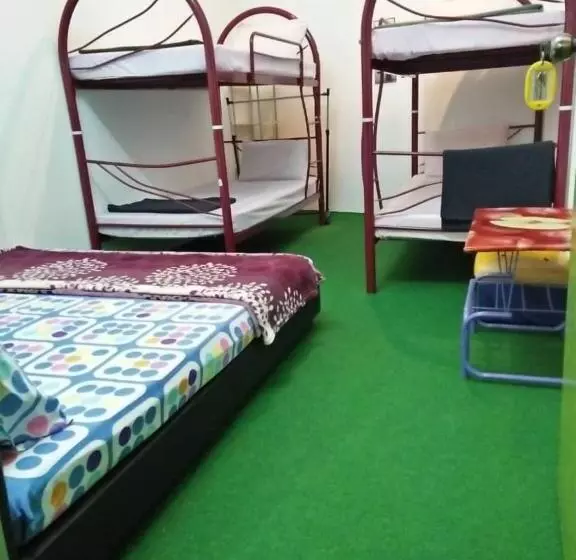 اتاق خانوادگی با سرویس بهداشتی مشترک, Karim Guest House