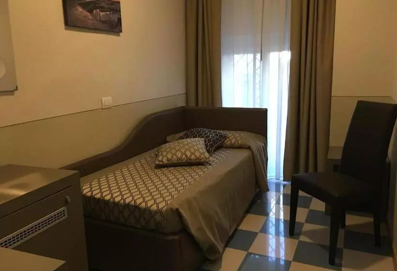 اتاق استاندارد یک نفره, Alessi Hotel Trattoria