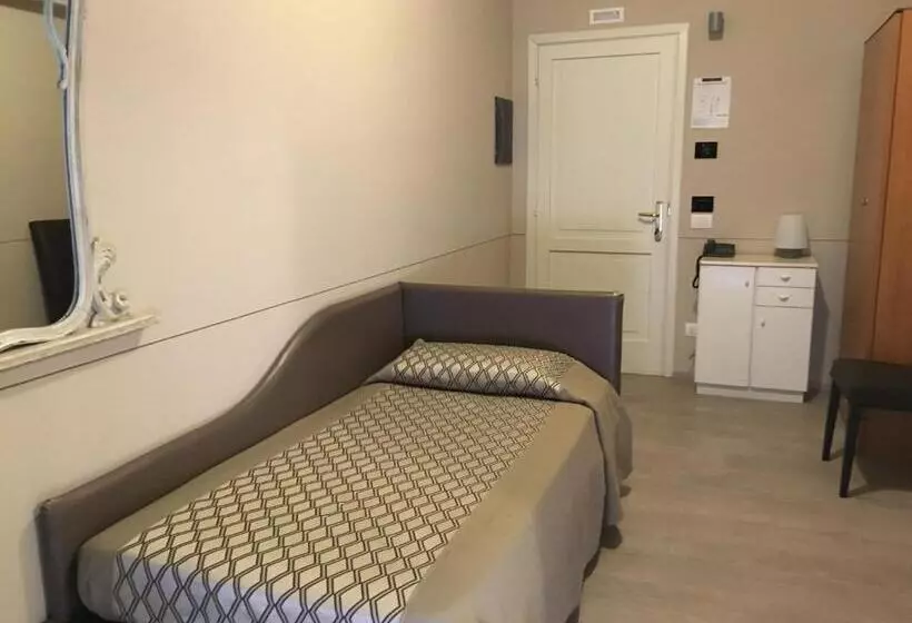 اتاق استاندارد یک نفره, Alessi Hotel Trattoria