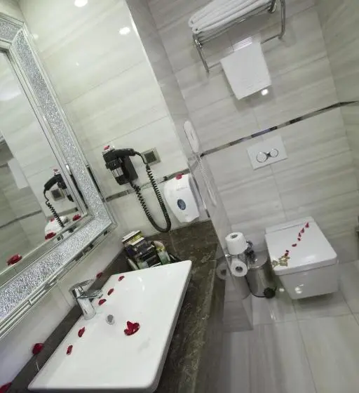 اتاق استاندارد با تراس و چشم‌انداز دریا, Azura Deluxe Resort & Spa - Ultra All Inclusive