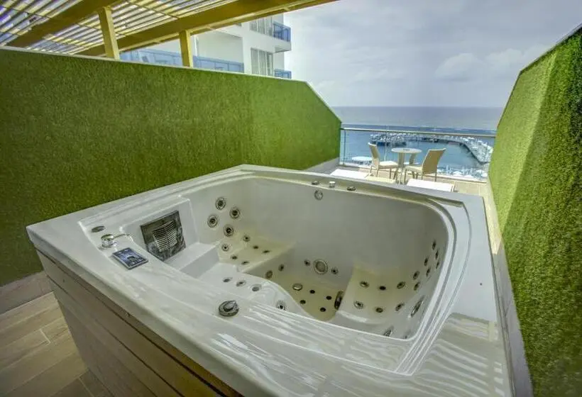 اتاق استاندارد با تراس و چشم‌انداز دریا, Azura Deluxe Resort & Spa - Ultra All Inclusive