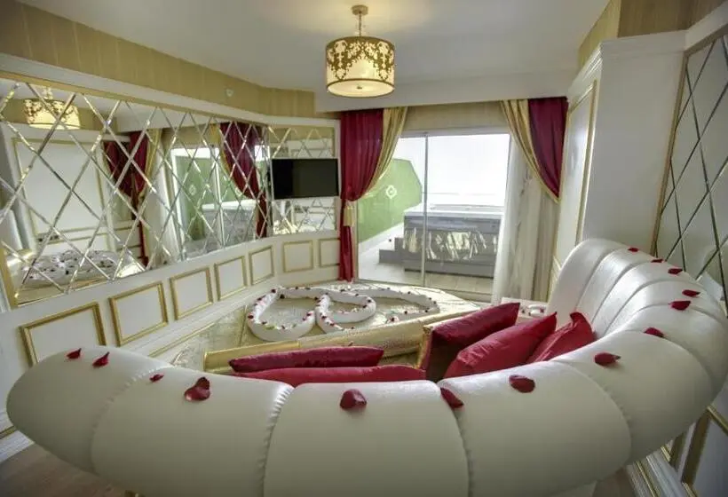 اتاق استاندارد با تراس و چشم‌انداز دریا, Azura Deluxe Resort & Spa - Ultra All Inclusive