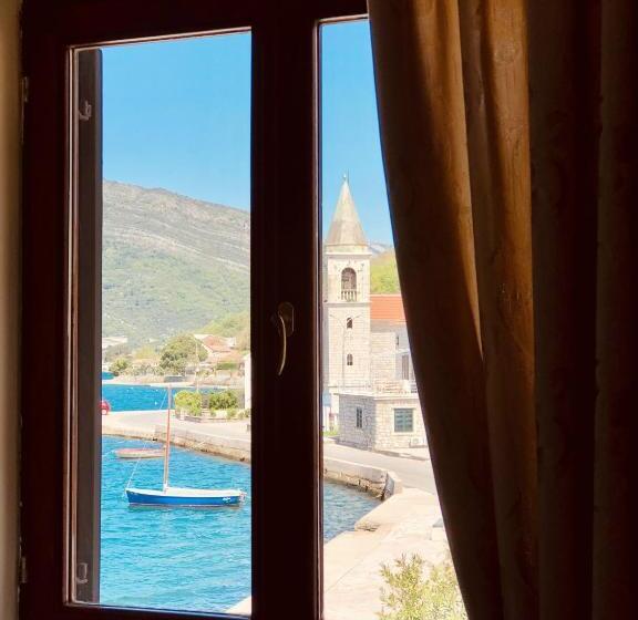 اتاق استاندارد, Carrubba