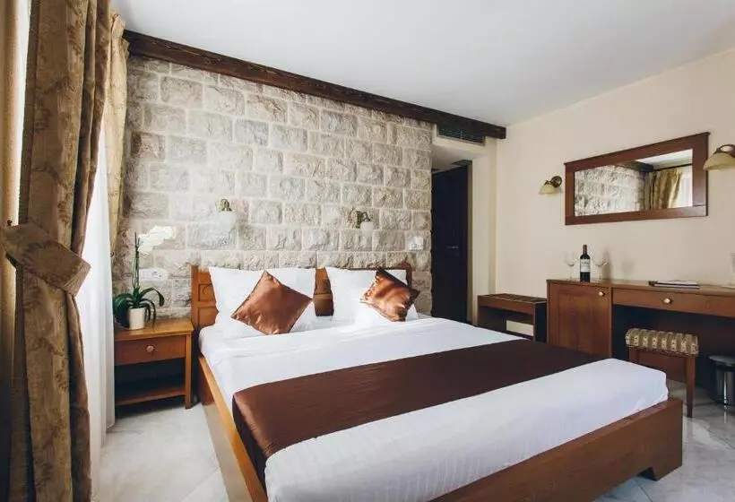 اتاق استاندارد, Carrubba