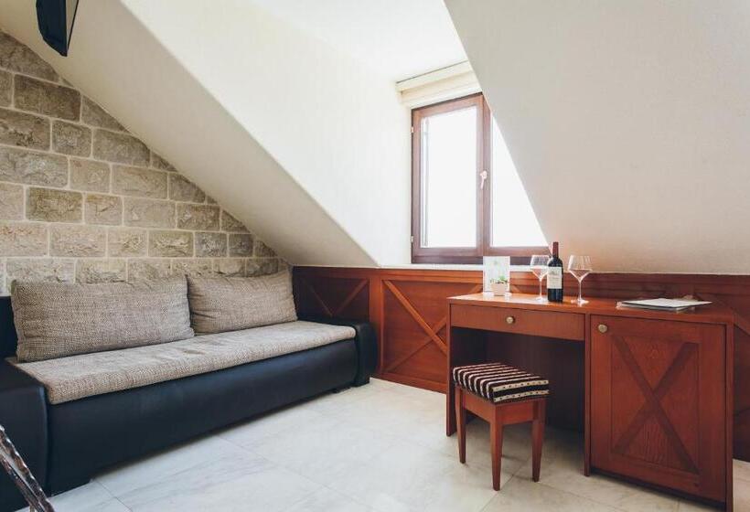 اتاق استاندارد با چشمانداز دریا, Carrubba