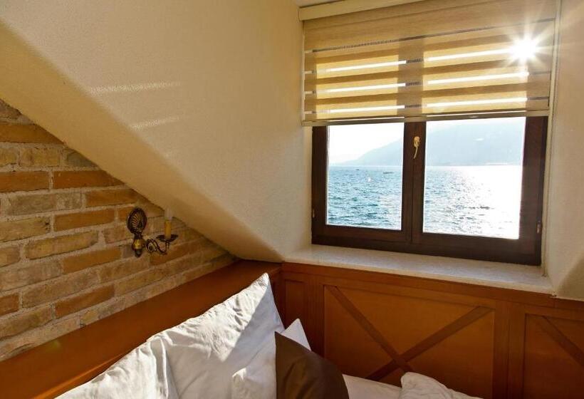 اتاق استاندارد با چشمانداز دریا, Carrubba