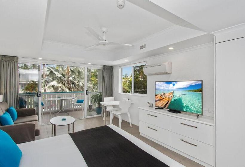 スーペリアスタジオ, By The Sea Port Douglas