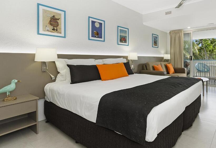 スーペリアスタジオ, By The Sea Port Douglas