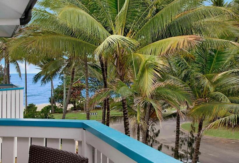 スーペリアスタジオ, By The Sea Port Douglas