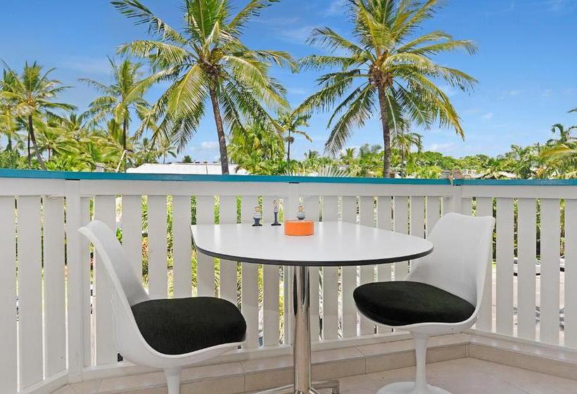 スーペリアスタジオ, By The Sea Port Douglas