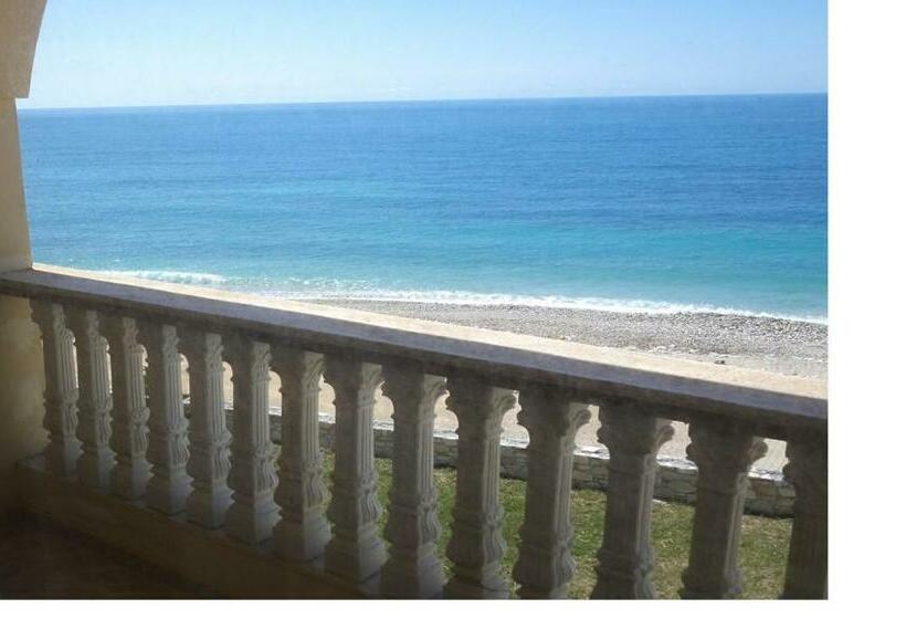 غرفة قياسية مطلّة علي البحر مزوَّدة بشُرفة, Castle