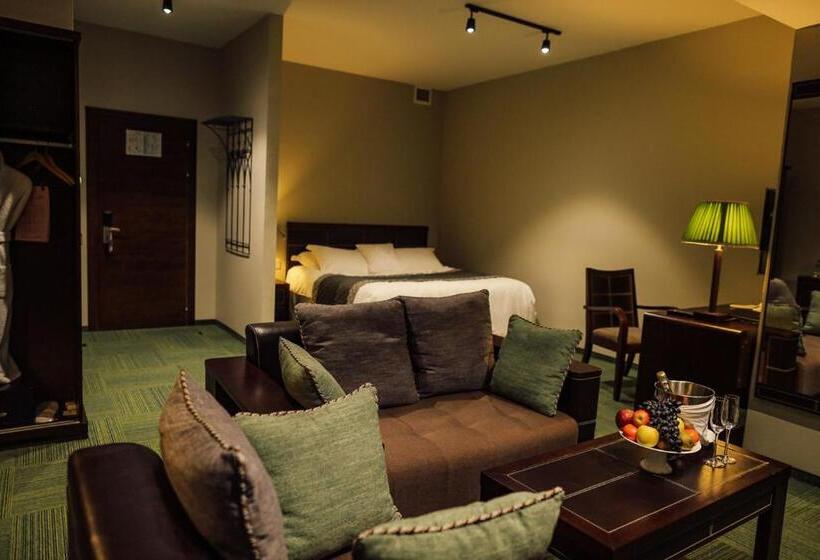 스탠다드 스튜디오, Dastan Aktobe