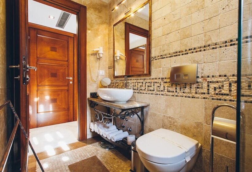 اتاق لوکس با چشمانداز دریا, Carrubba