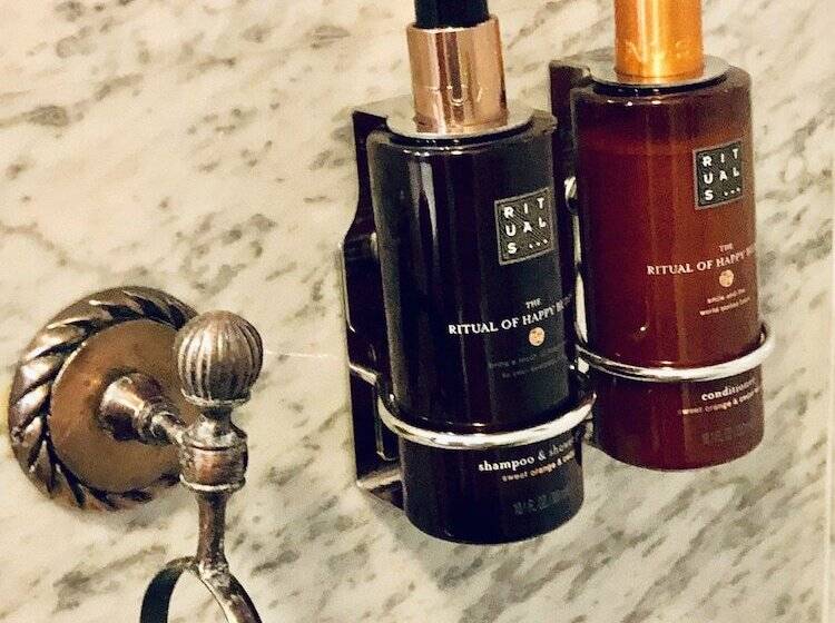 سوییت با چشمانداز دریا, Carrubba