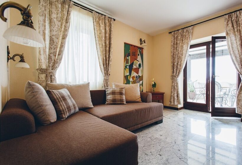 سوییت با چشمانداز دریا, Carrubba