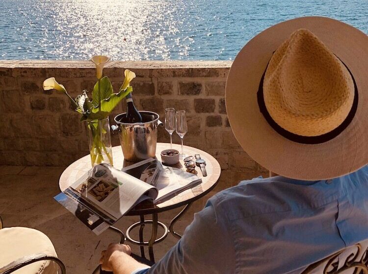 سوییت با چشمانداز دریا, Carrubba