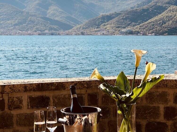 سوییت با چشمانداز دریا, Carrubba