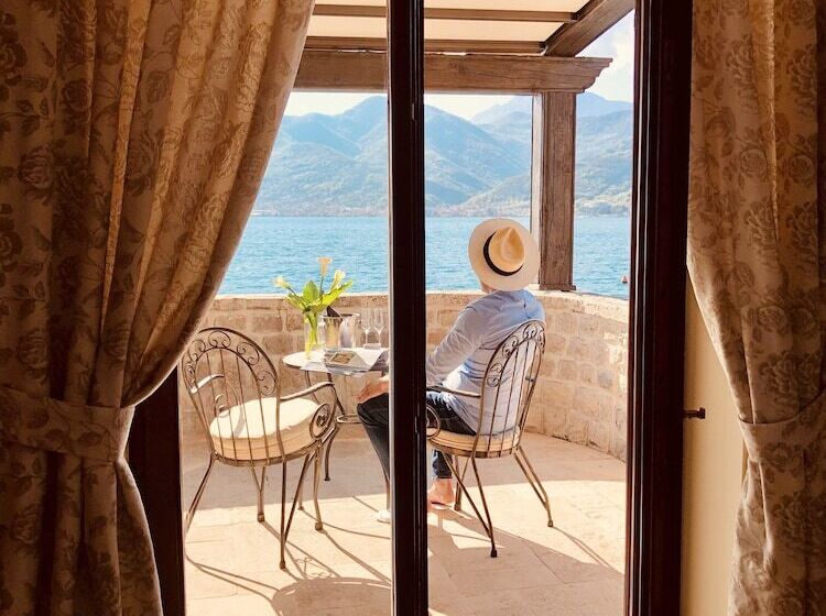 سوییت با چشمانداز دریا, Carrubba