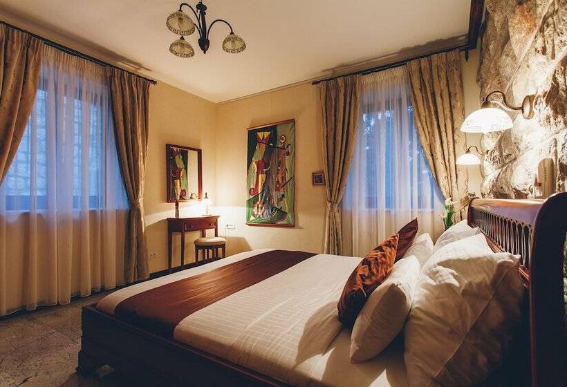 سوییت با چشمانداز دریا, Carrubba