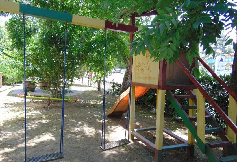 침실 2개 스위트, Holiday