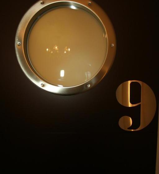 חדר משפחתי, La Marine, Vieux Port