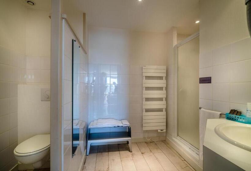 חדר משפחתי, La Marine, Vieux Port