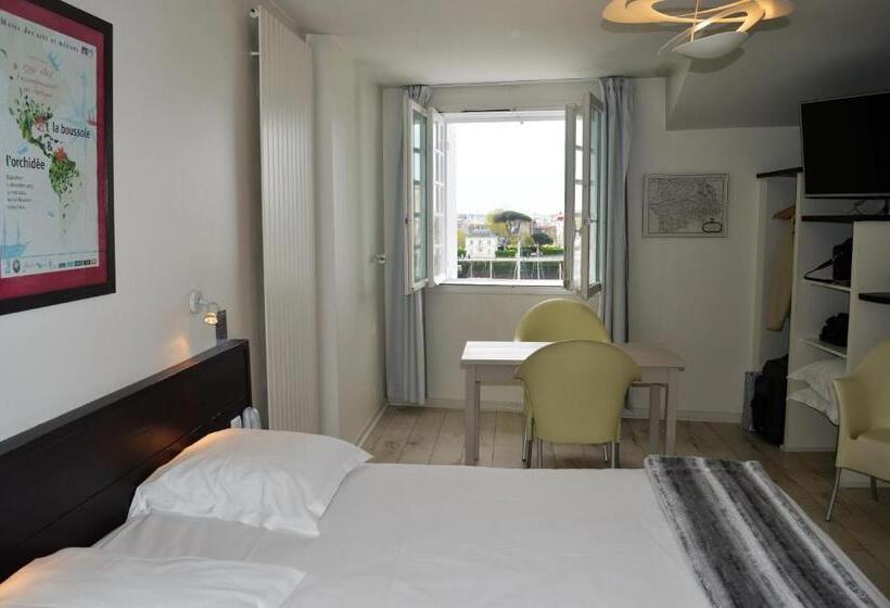 חדר משפחתי, La Marine, Vieux Port