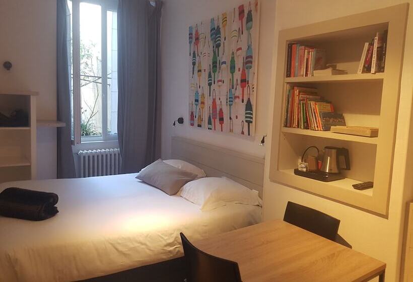 חדר משפחתי, La Marine, Vieux Port