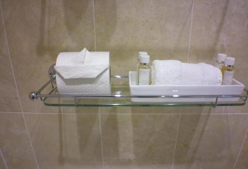 اتاق لوکس, Kingston House