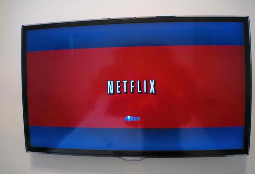 اتاق لوکس, Kingston House