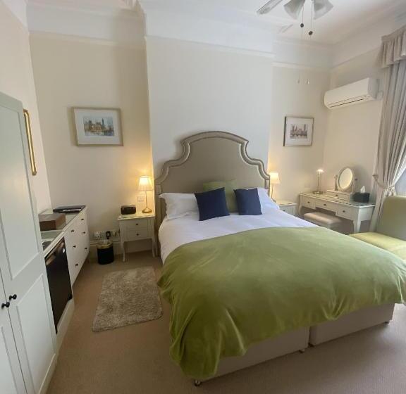 اتاق لوکس, Kingston House