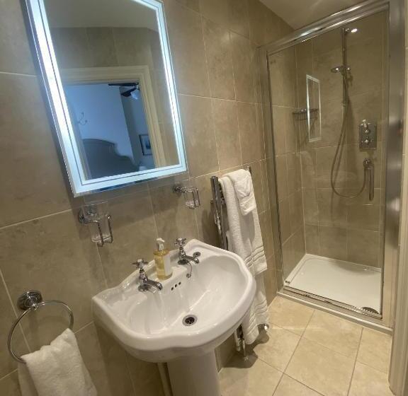 اتاق سوپریور, Kingston House