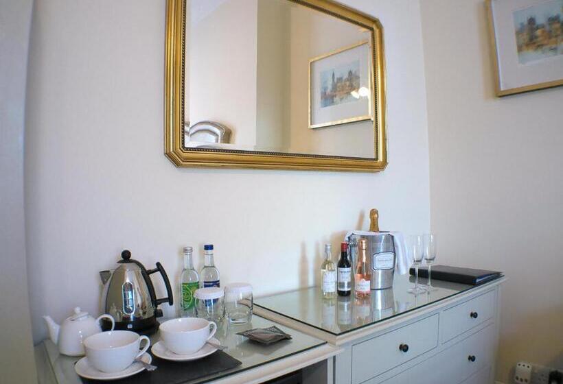 اتاق سوپریور, Kingston House