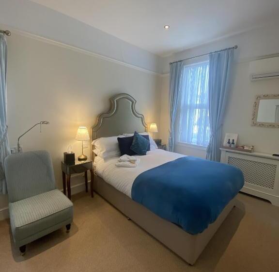 اتاق لوکس, Kingston House