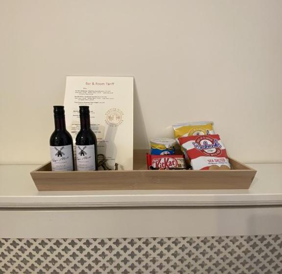 اتاق لوکس, Kingston House