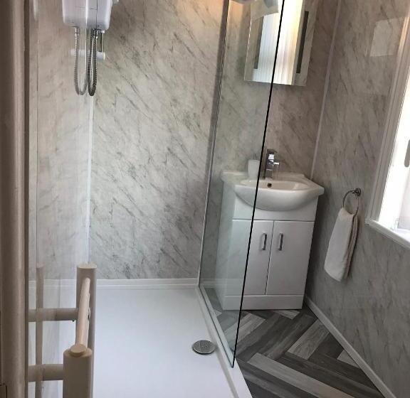 חדר משפחתי דלוקס, Lexham