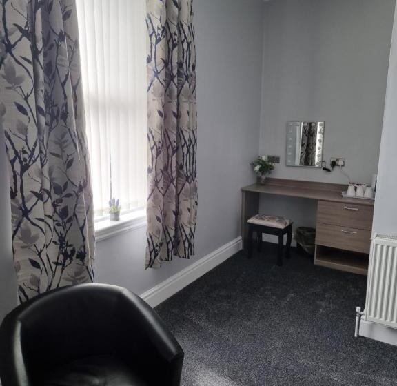 חדר משפחתי דלוקס, Lexham