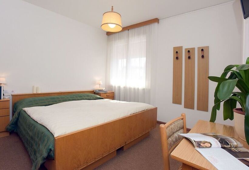 חדר סטנדרט, Maria