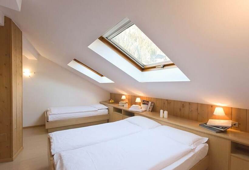 חדר סטנדרט לשלושה, Maria