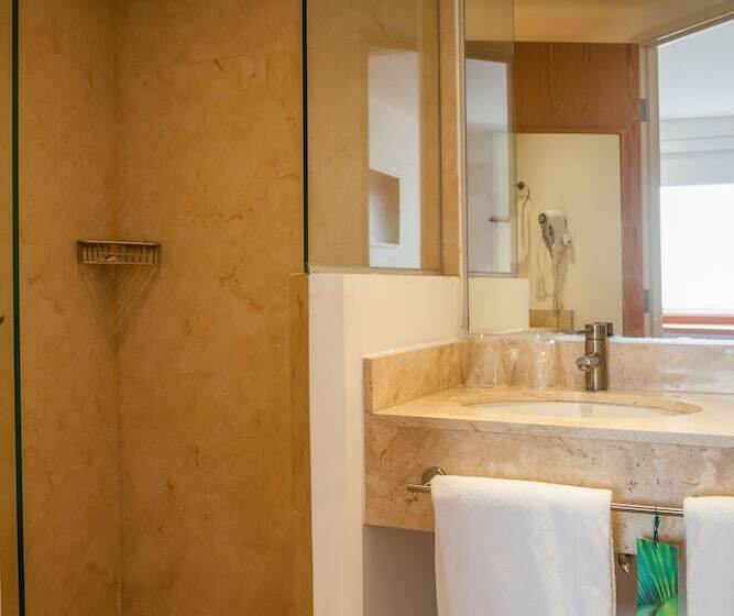 수피리어 룸, One Monclova