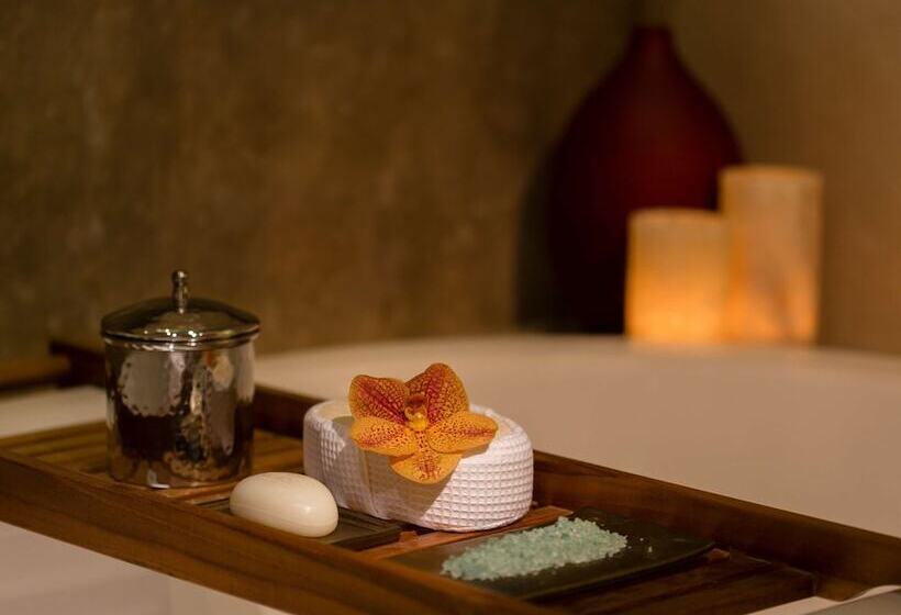 Люкс, Raffles Jakarta