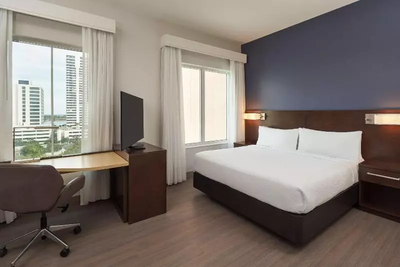 キングサイドベッドのスタンダードワンルーム, Residence Inn By Marriott West Palm Beach Downtown