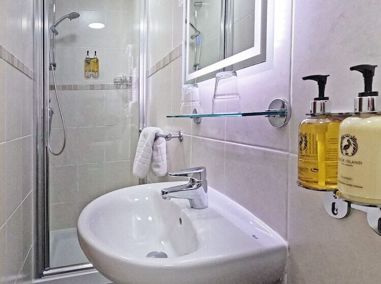 اتاق پرمیوم, Riviera Lodge